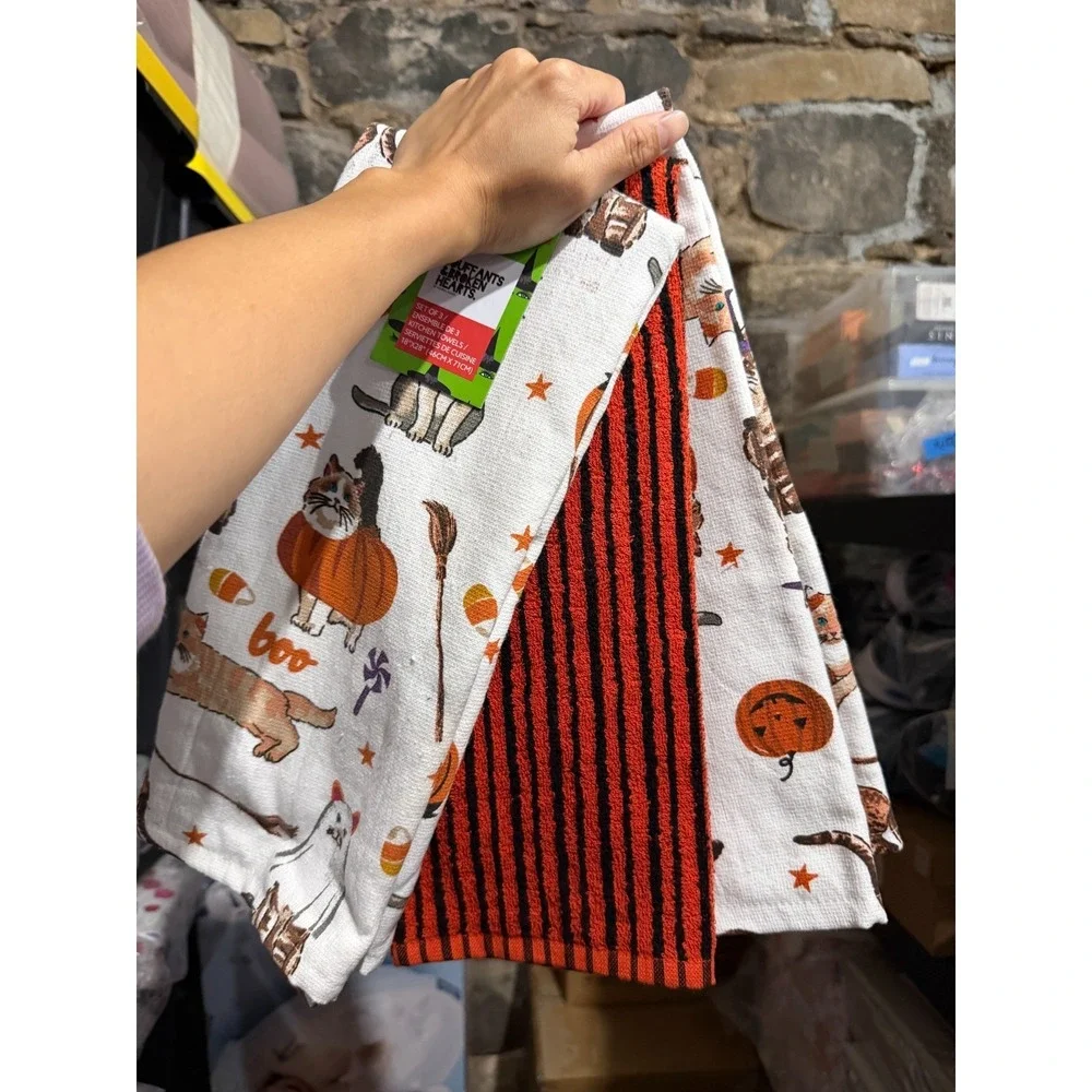Bouffants And Broken Hearts 3pc Cats Pumpkins Kitchen Towels NWT